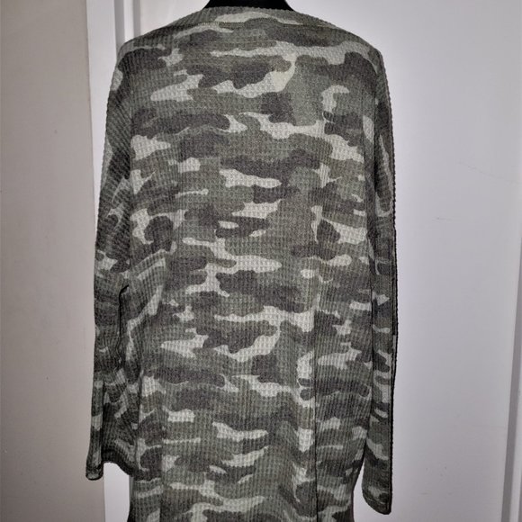 NWT! Hey Samy Oversized Camo V-Neck - L - Picture 2 of 2
